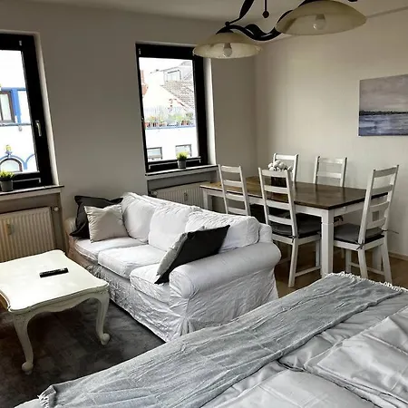 Wunderschoene 3-zimmer Fuer 8 Personen アパート